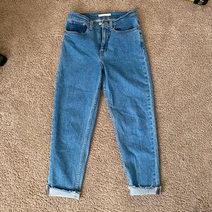 Levi’s Mom Jean size 27